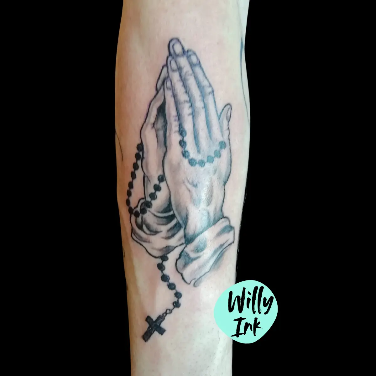 tatouage priere mains chapelet lyon